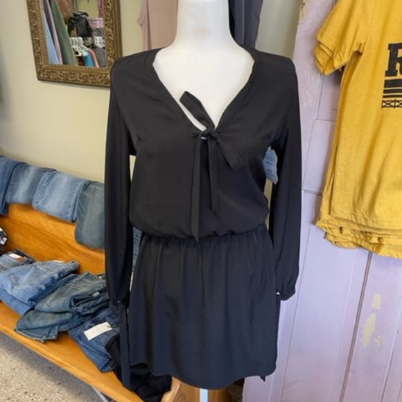 dee elle Dresses & Skirts - Dee Elle Black Dress with Tie